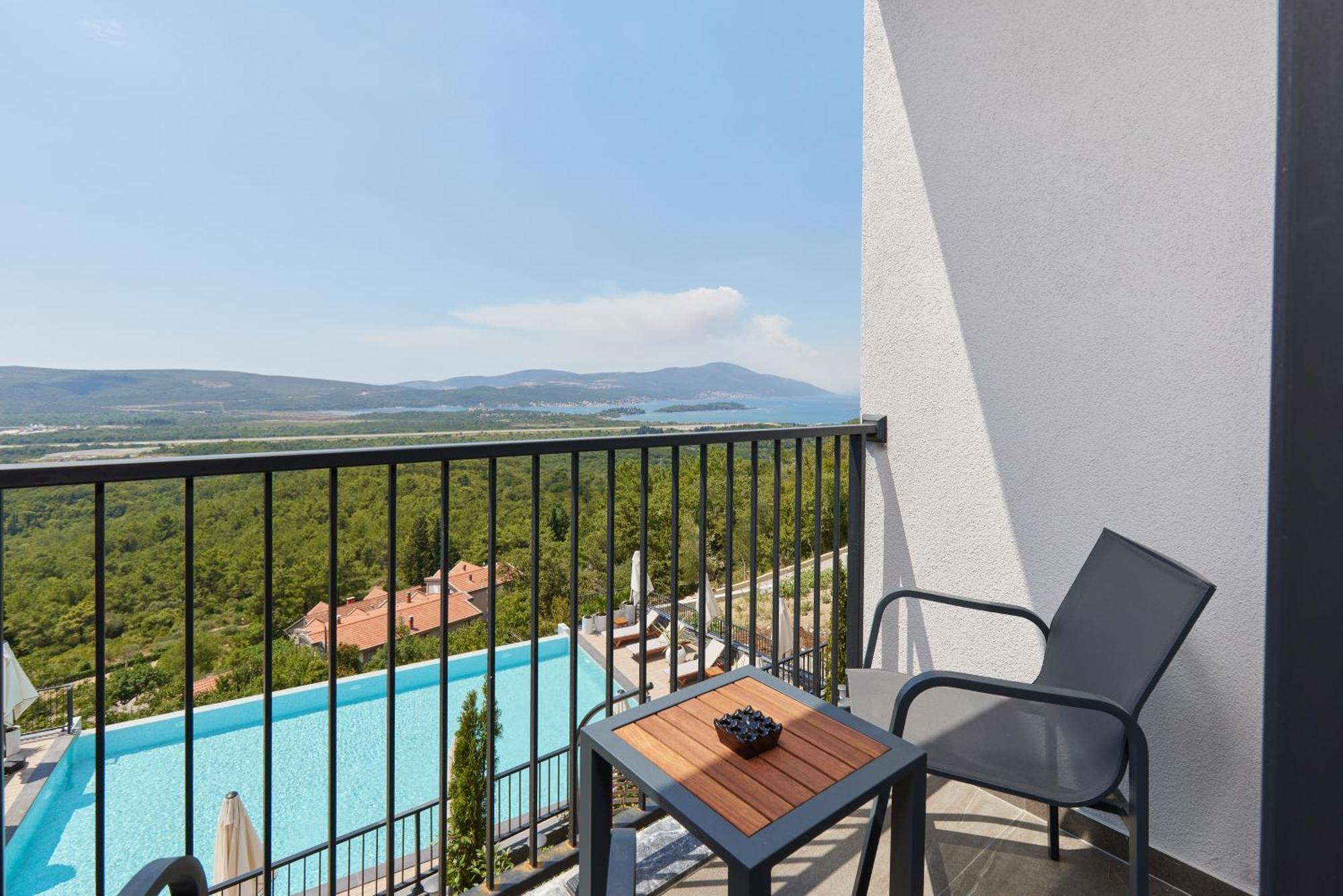 Bayview Hills Luxury Residences Tivat Extérieur photo
